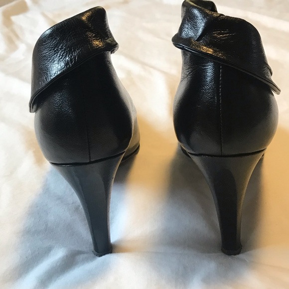 BLACK LEATHER HIGH HEEL ANKLE BOOTIE. SZ 10. - Picture 3 of 13